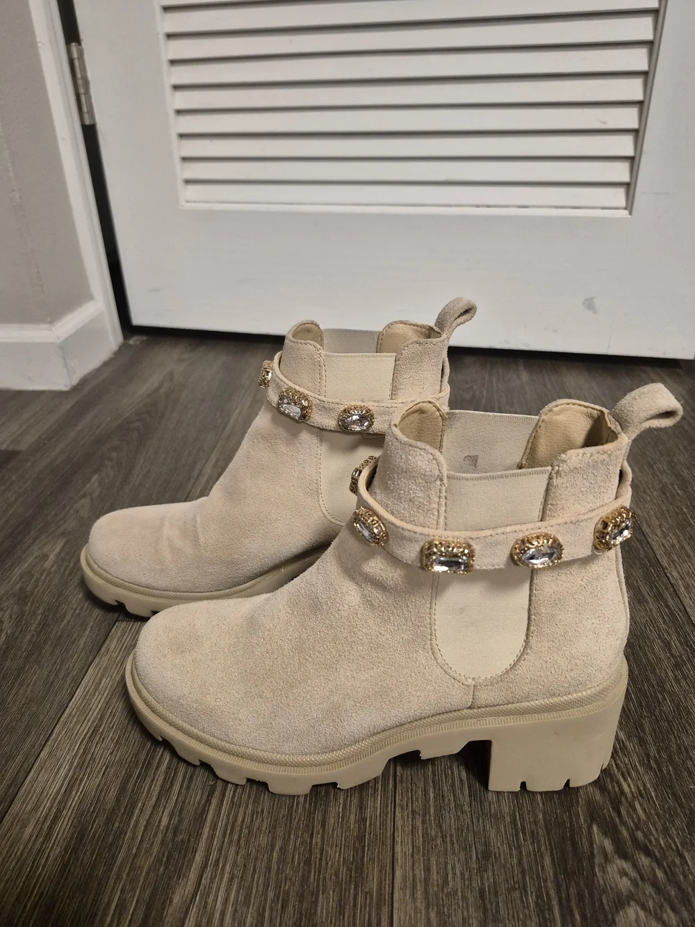 Steve Madden Amulet Beige Suede Jeweled Chelsea Boots 9.5